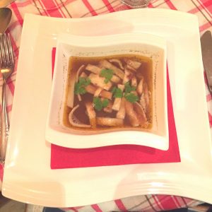 Suppe made bei Christina Lederhose vegan Rinderconsomme 